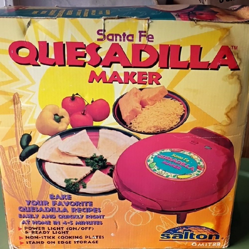 Santa Fe Quesadilla Maker - Bold Red